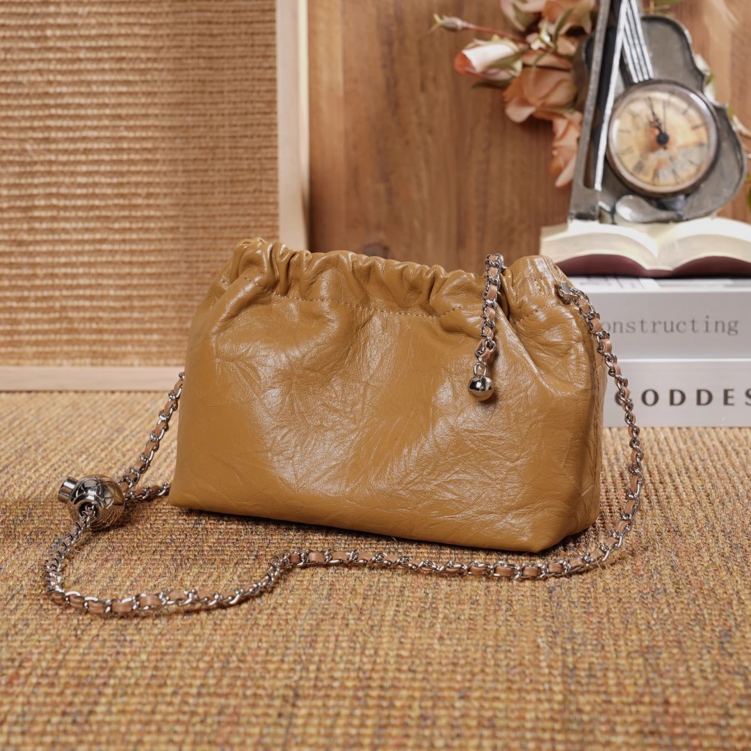 GracefulGlamour leather bag
