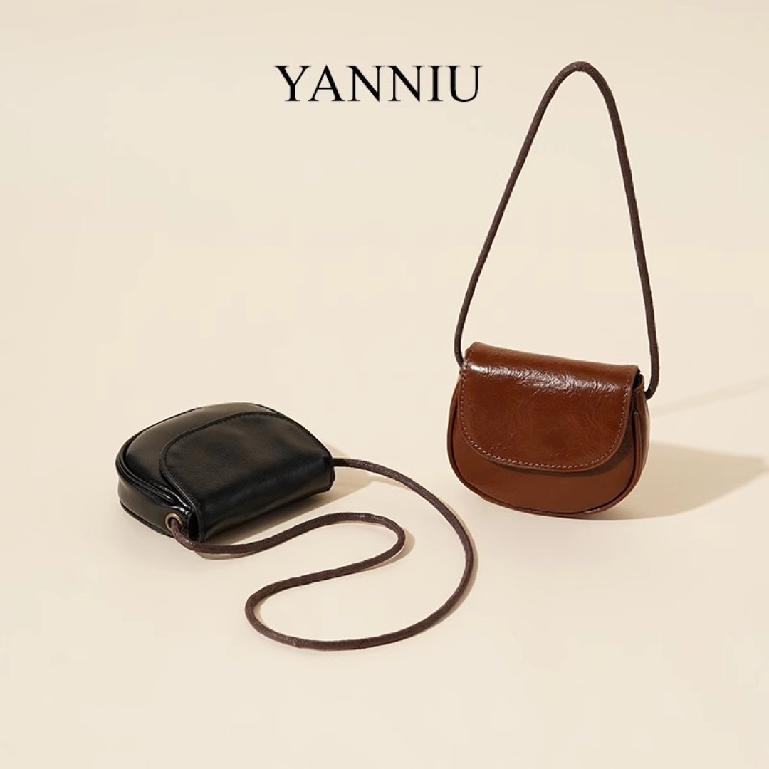 Trendsetting Shoulder Satchel