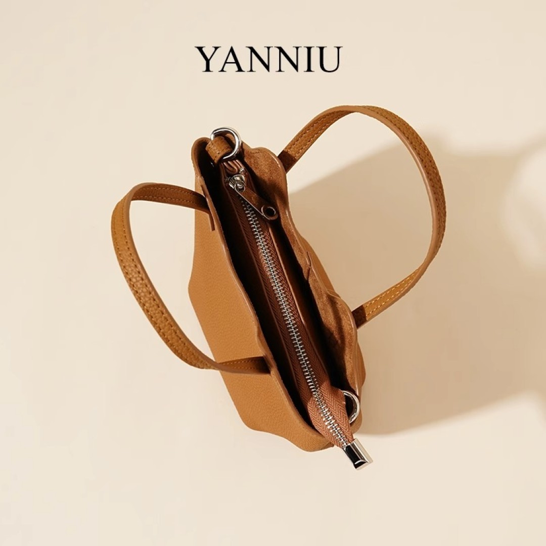 Elegant Barrel-shaped Handbag