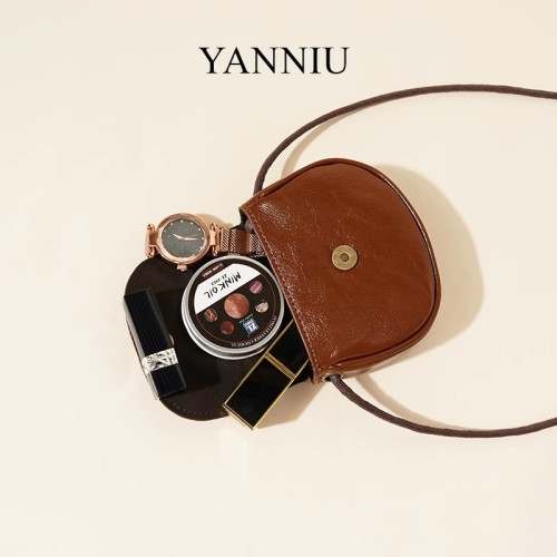Trendsetting Shoulder Satchel