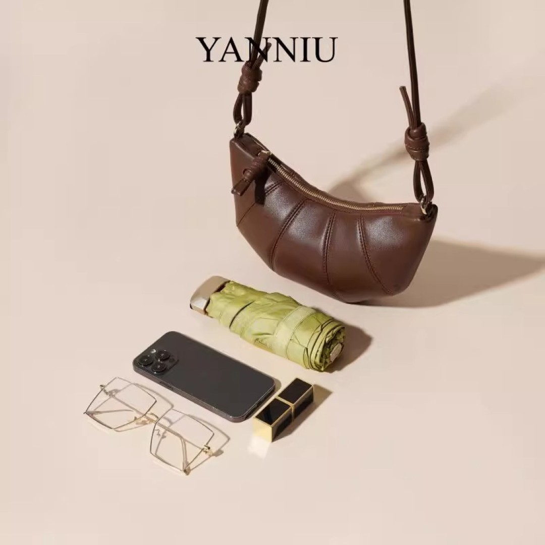 AllureElegance leather bag