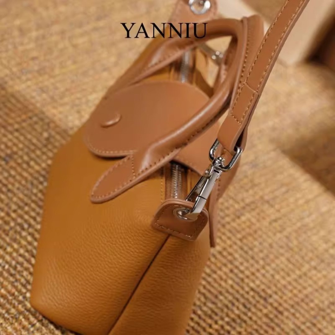 Enigma leather bag