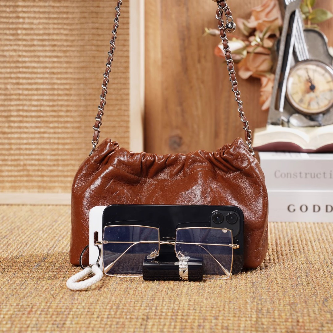 GracefulGlamour leather bag